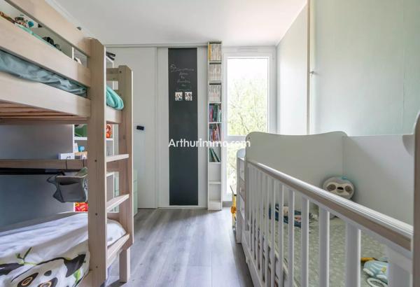 Vente                                                      Appartement
                        
                     4 pièces                                         à Sucy-en-Brie