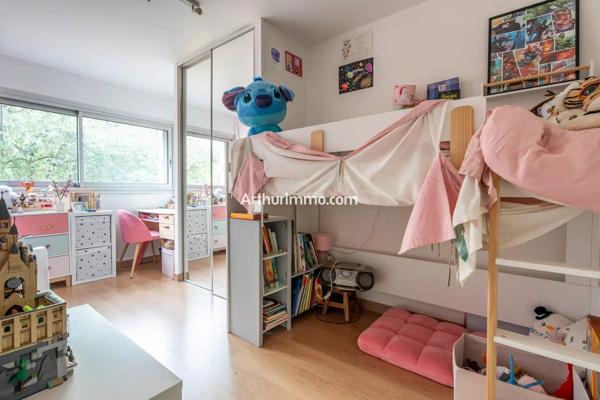 Vente                                                      Appartement
                        
                     4 pièces                                         à Sucy-en-Brie