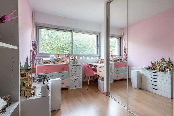 Vente                                                      Appartement
                        
                     4 pièces                                         à Sucy-en-Brie