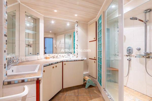 Vente                                                      Appartement
                        
                     4 pièces                                         à Sucy-en-Brie