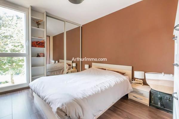 Vente                                                      Appartement
                        
                     4 pièces                                         à Sucy-en-Brie