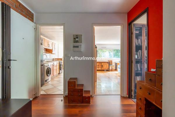 Vente                                                      Appartement
                        
                     4 pièces                                         à Sucy-en-Brie