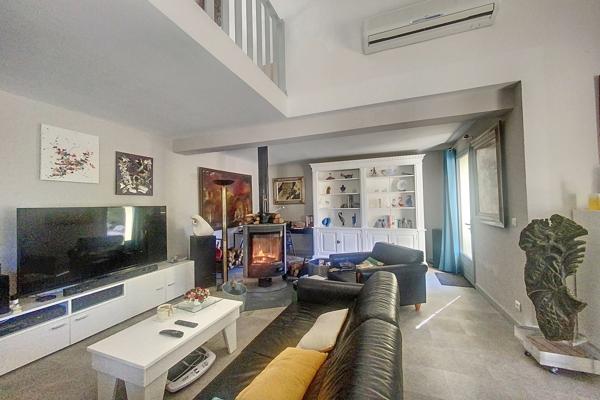 Vente Maison de luxe Uzès 6 Pièces 223 m²