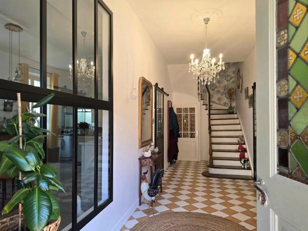 Moulin rénové avec goût et ses jolis volumes