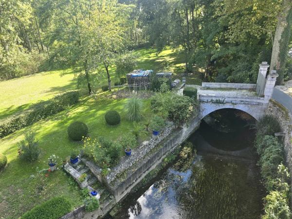 Moulin rénové avec goût et ses jolis volumes