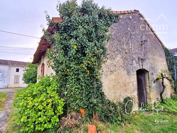 Situé à Eyrans (95), cet ancien chai d'environ 95 m² offre un fort potentiel de transformation.