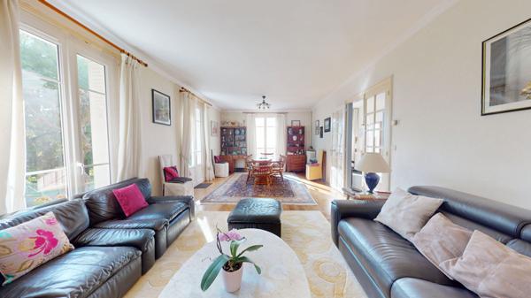 Maison avec vue imprenable 8 pièce(s) 196 m2