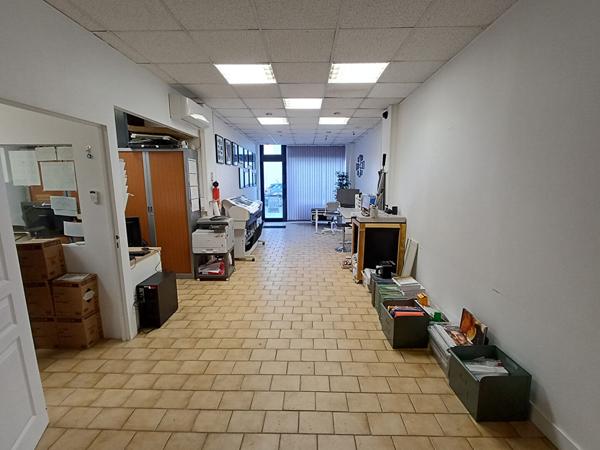 Local commercial Saint Avertin 50.68 m2