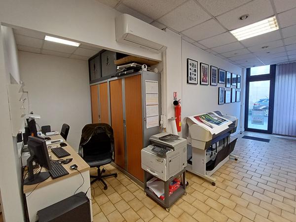 Local commercial Saint Avertin 50.68 m2