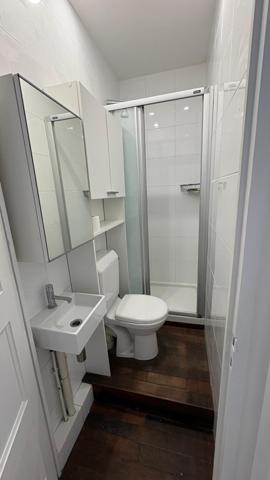 GRAND STUDIO AVEC BALCON TERRASSE BAIL MEUBLE