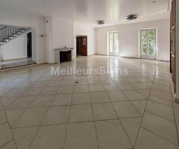 VILLA 220 M² S/TER 6645M²