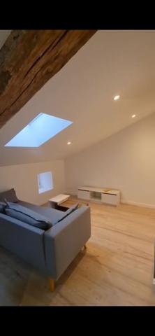 Appartement T2 meublé cosy à louer à Celles-sur-Belle, dernier étage