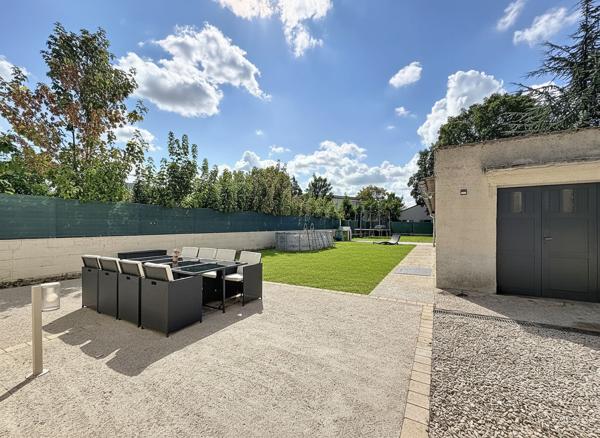 Maison située à Meaux - 3 chambres - jardin de 612 m2 - garage et dépendances - cave totale