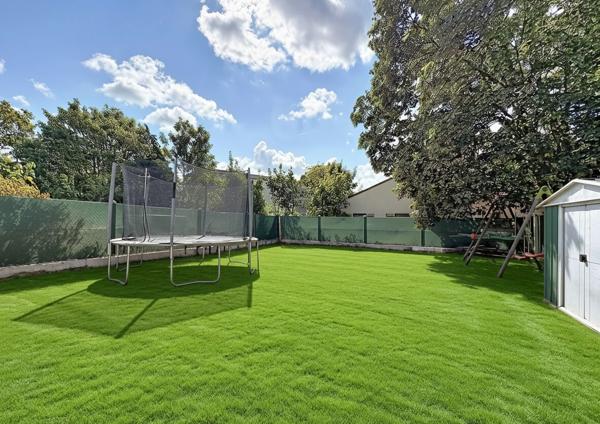 Maison située à Meaux - 3 chambres - jardin de 612 m2 - garage et dépendances - cave totale