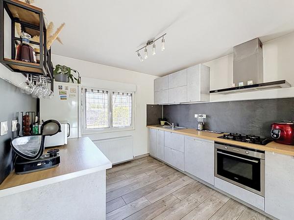 Maison située à Meaux - 3 chambres - jardin de 612 m2 - garage et dépendances - cave totale