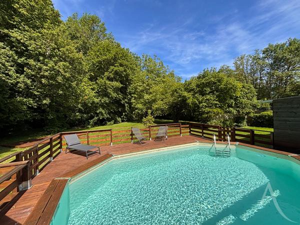 Maison 4 chambres terrain boisé et piscine !