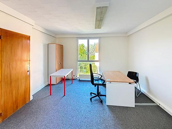 Local commercial Palaiseau 2 pièce(s) 37.74 m2