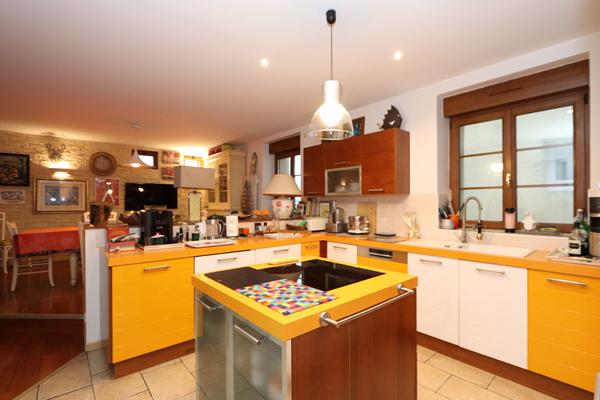 Appartement type loft d'environ150 m² - terrasse privative - Double garage