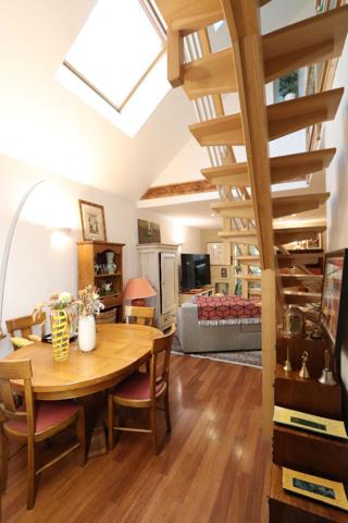 Appartement type loft d'environ150 m² - terrasse privative - Double garage