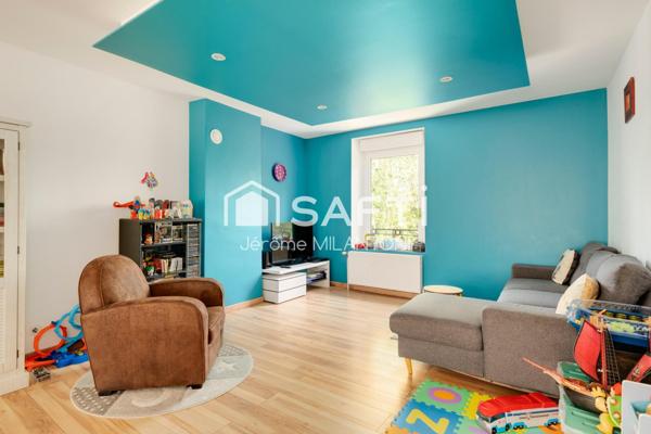 Proche commerces, Axe A31, rénovation 2012.