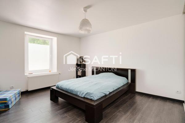 Proche commerces, Axe A31, rénovation 2012.