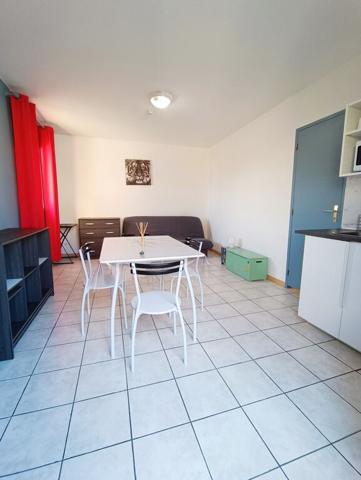 Narbonne, studio meublé 1er étage avec place de parking