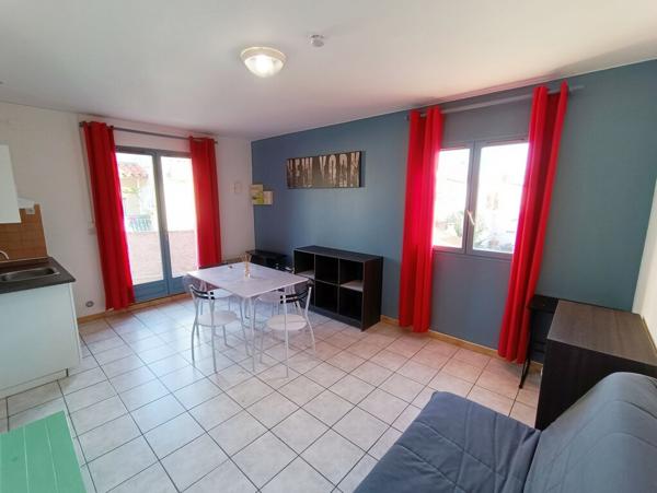 Narbonne, studio meublé 1er étage avec place de parking