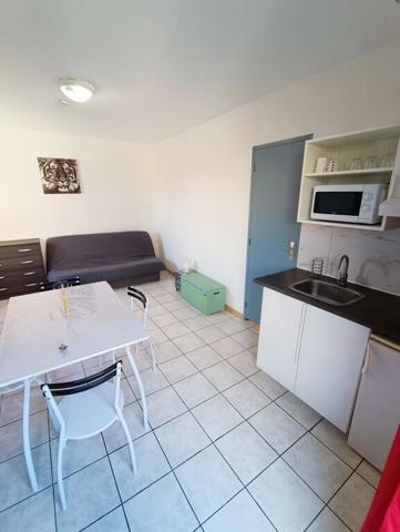 Narbonne, studio meublé 1er étage avec place de parking