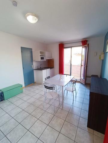 Narbonne, studio meublé 1er étage avec place de parking