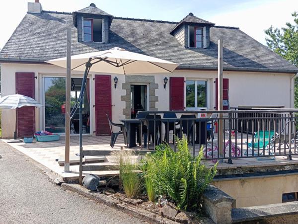 Maison sans voisins avec étang à 8 kms de Mayenne