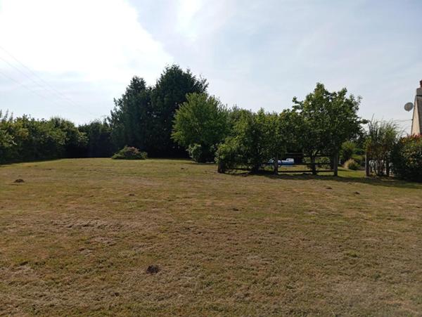 Maison sans voisins avec étang à 8 kms de Mayenne