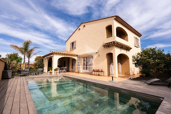 Maison traditionnelle d'exception à vendre à Alenya - 6 chambres, piscine et jardin