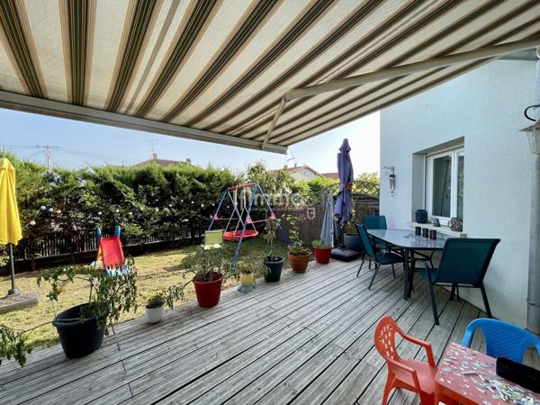 Maison mitoyenne récente avec Jardin