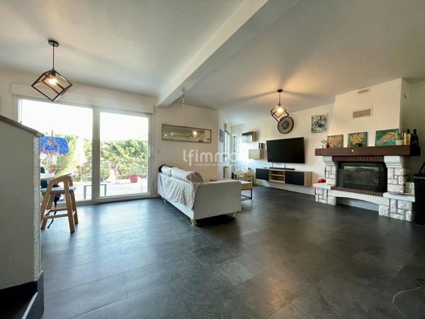 Maison mitoyenne récente avec Jardin