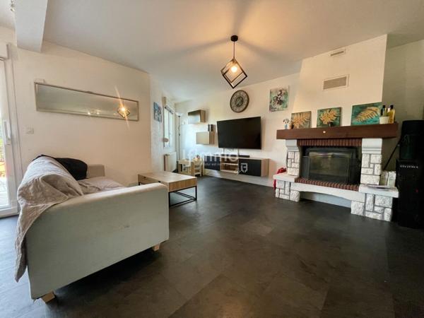 Maison mitoyenne récente avec Jardin