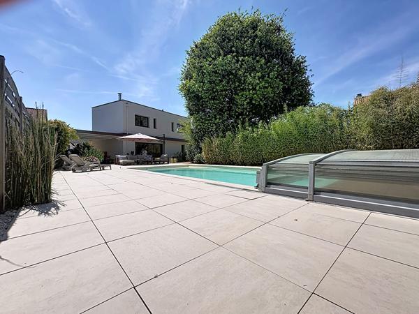 Vertou   - Maison de caractère  4 chambres avec Piscine et Dépendance