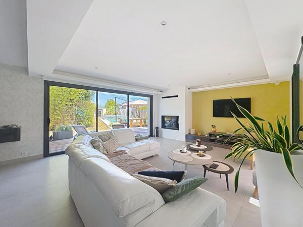 Vertou   - Maison de caractère  4 chambres avec Piscine et Dépendance
