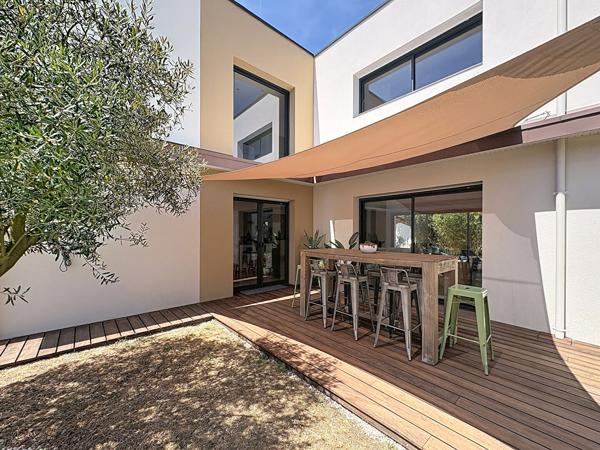 Vertou   - Maison de caractère  4 chambres avec Piscine et Dépendance