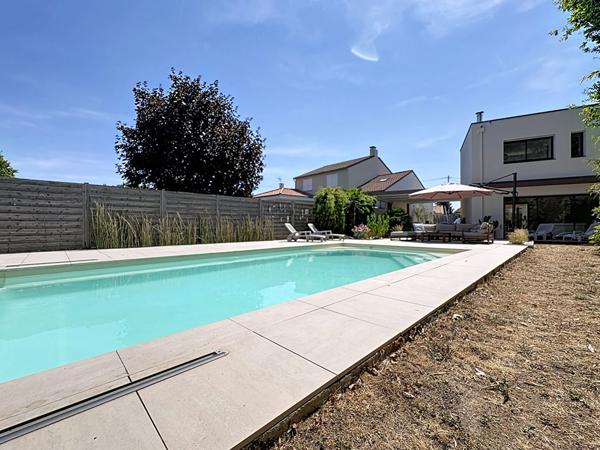 Vertou   - Maison de caractère  4 chambres avec Piscine et Dépendance