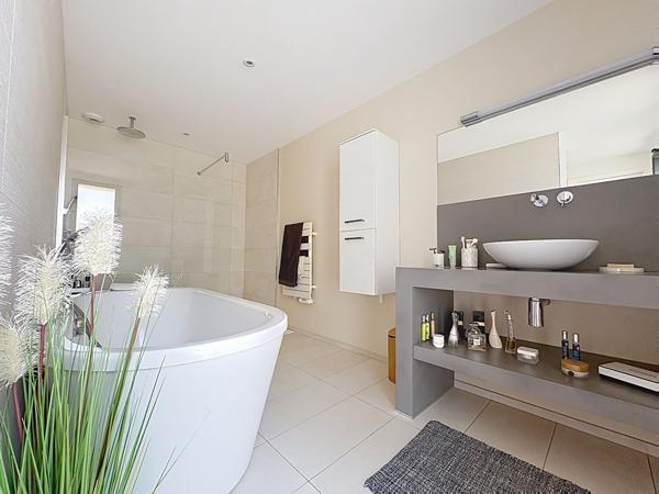 Vertou   - Maison de caractère  4 chambres avec Piscine et Dépendance