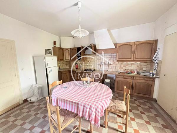 GARDONNE : Immeuble centre 6 pièces de 177m² avec cour