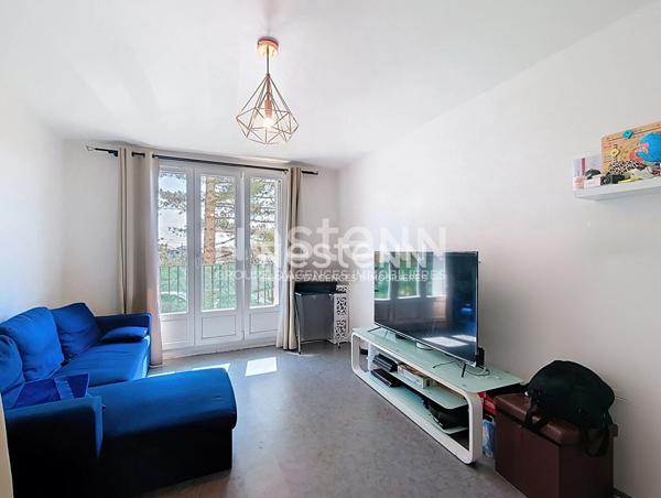 Idéal investissement locatif ou premier achat : appartement de 3 pièces avec balcon, parking et cave, accès direct N12 et gare