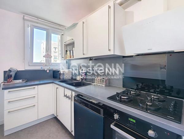 Idéal investissement locatif ou premier achat : appartement de 3 pièces avec balcon, parking et cave, accès direct N12 et gare