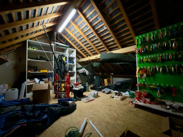 CHOUZE SUR LOIRE, Maison tuffeau 4 chambres avec vie de plain-pied sur jardin arboré clos.