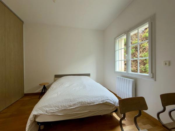 CHOUZE SUR LOIRE, Maison tuffeau 4 chambres avec vie de plain-pied sur jardin arboré clos.