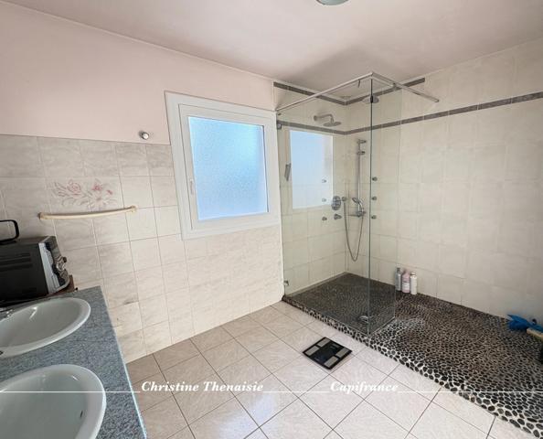 Maison à vendre Centre ville - Piscine chauffée sous dôme - 3 chambres - Grand garage + Garage pour Camping-car COEX (85)