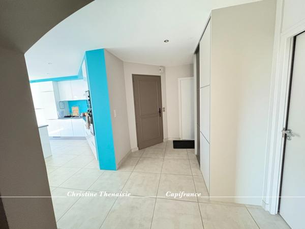 Maison à vendre Centre ville - Piscine chauffée sous dôme - 3 chambres - Grand garage + Garage pour Camping-car COEX (85)