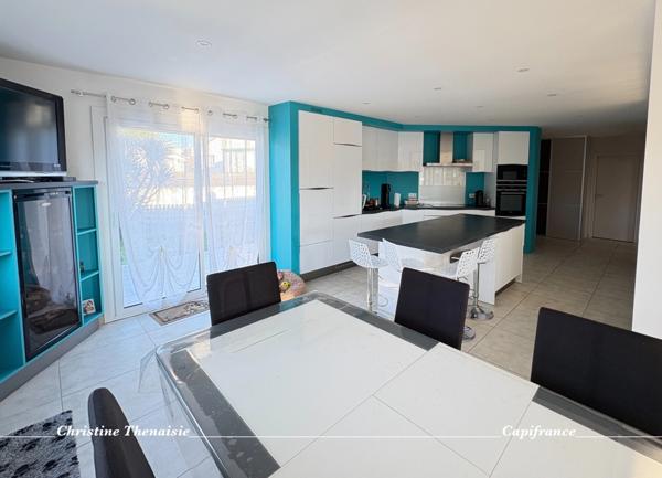 Maison à vendre Centre ville - Piscine chauffée sous dôme - 3 chambres - Grand garage + Garage pour Camping-car COEX (85)