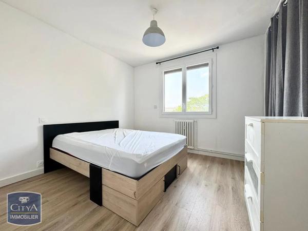 Appartement à louer 3 pièces 62.53m² Nîmes (30900)