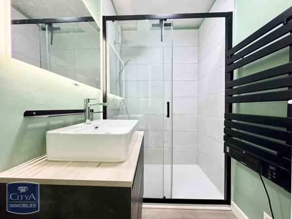 Appartement à louer 3 pièces 62.53m² Nîmes (30900)